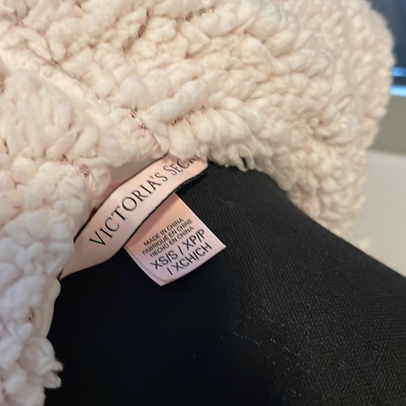 Victoria Secret Red Robe - Picture 9 of 9